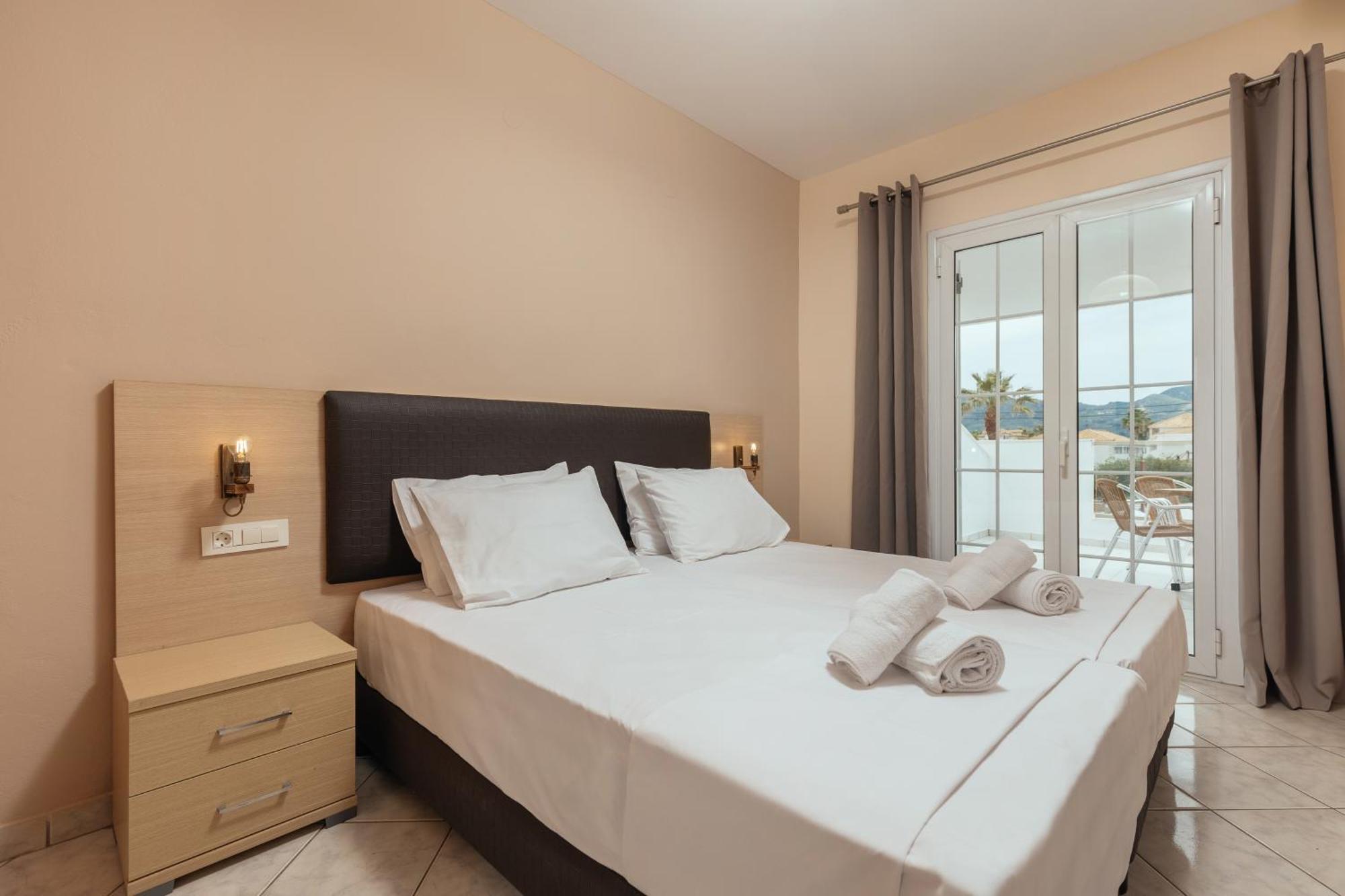 Yakinthos Hotel Laganas Ngoại thất bức ảnh