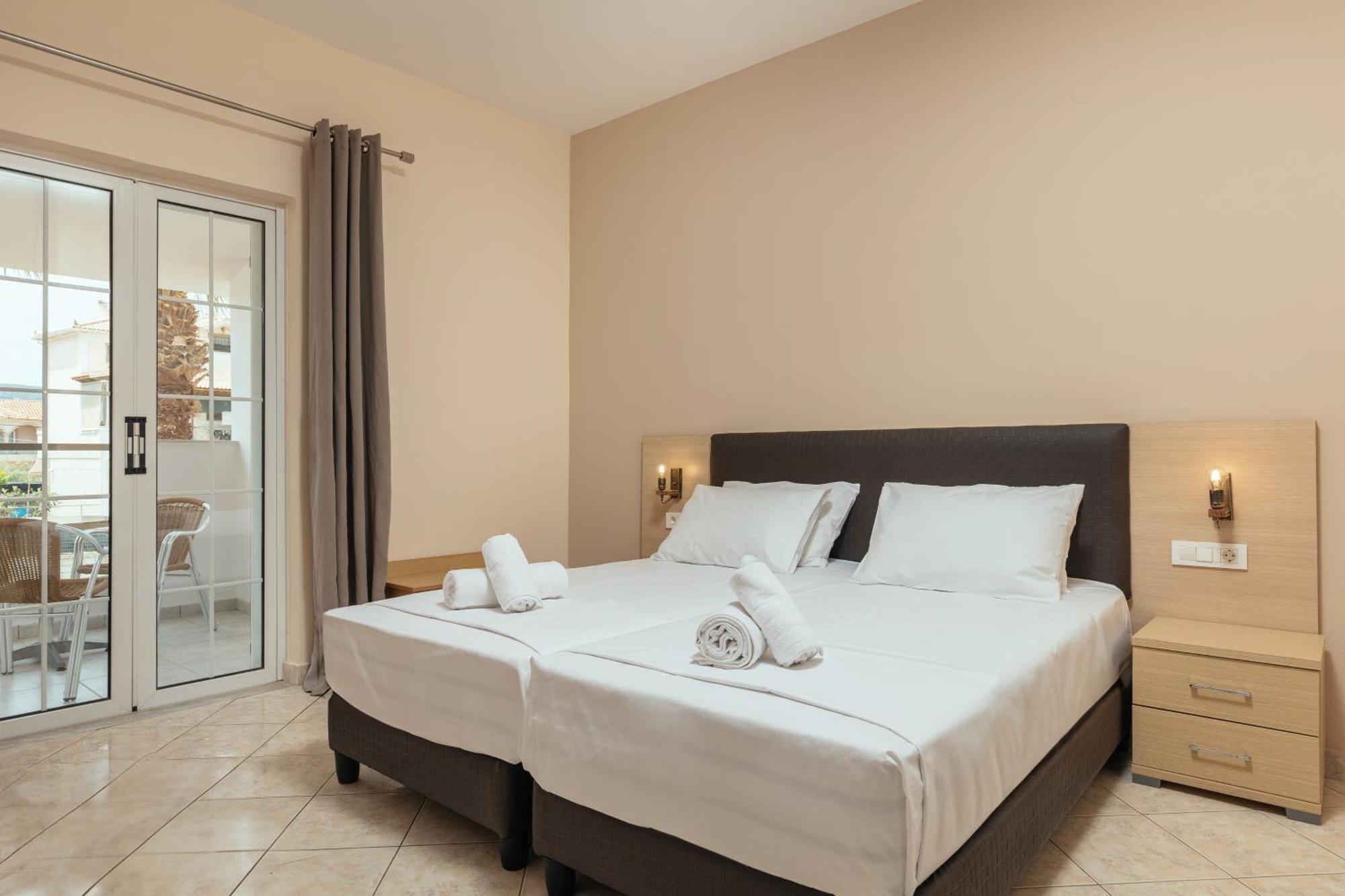 Yakinthos Hotel Laganas Ngoại thất bức ảnh